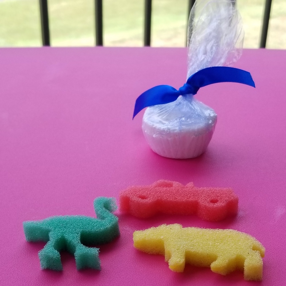 Fizzle and Fun! Mini bath bomb with mystery prize!